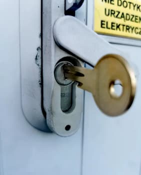 Uniwersalny klucz do skrzynki elektrycznej – czy jest legalny? Uniwersalny klucz do skrzynki elektrycznej – czy jest legalny?